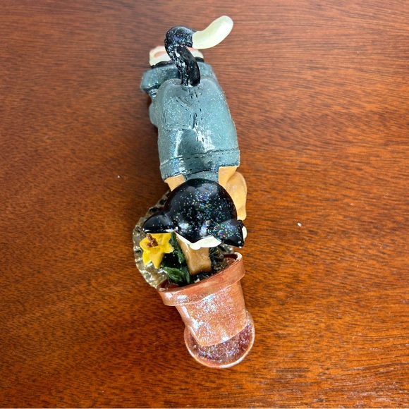 Cat digging in Flower Pot  Donna Little Kitt'in Littles by Enesco Figurine 1998 - Picture 9 of 11